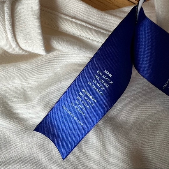 Kit and Ace V Neck Long Sleeve T-Shirt White Small - Picture 5 of 7